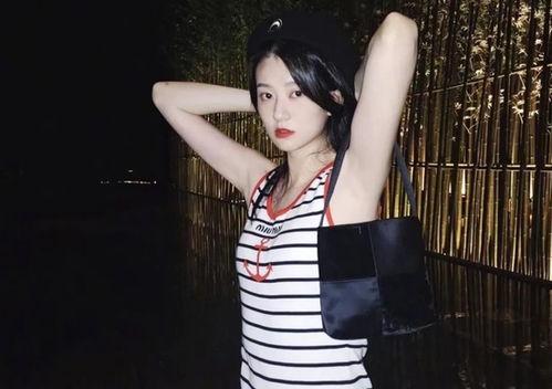 明星网红背心女,明星网红同款！夏日必备背心女生时尚指南