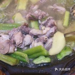 凉瓜白豆浸黑番鸭可以吃吗,健康滋补的佳肴搭配