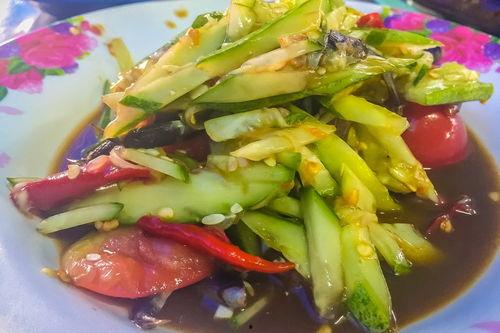 凉瓜白豆浸黑番鸭可以吃吗,健康滋补的佳肴搭配