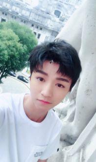 娱乐圈吃瓜王俊凯是谁呀,揭秘王俊凯的瓜田传奇